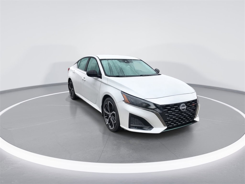 Used 2023 Nissan Altima 2.5 SR image 2