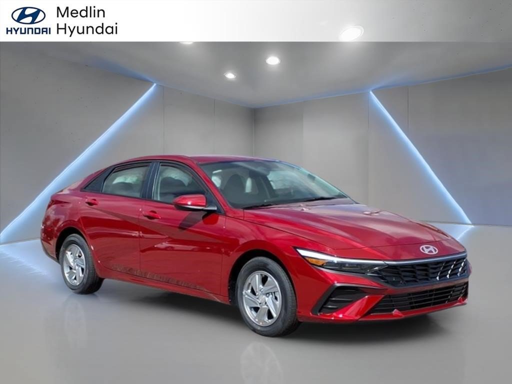 Certified 2025 Hyundai Elantra SE FWD image 1