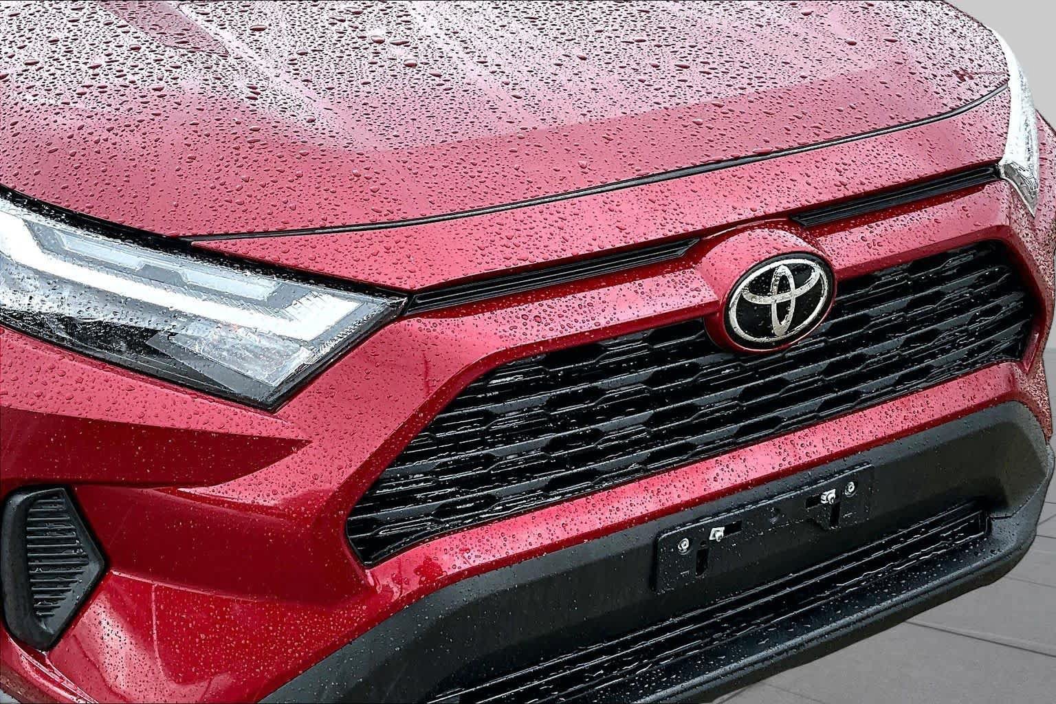 Used 2023 Toyota RAV4 XLE w/ Convenience Package FWD image 28