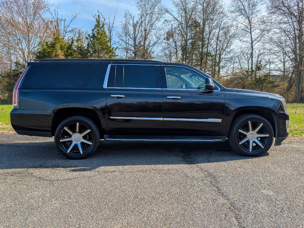 Used 2020 Cadillac Escalade ESV Luxury AWD/4WD image 4