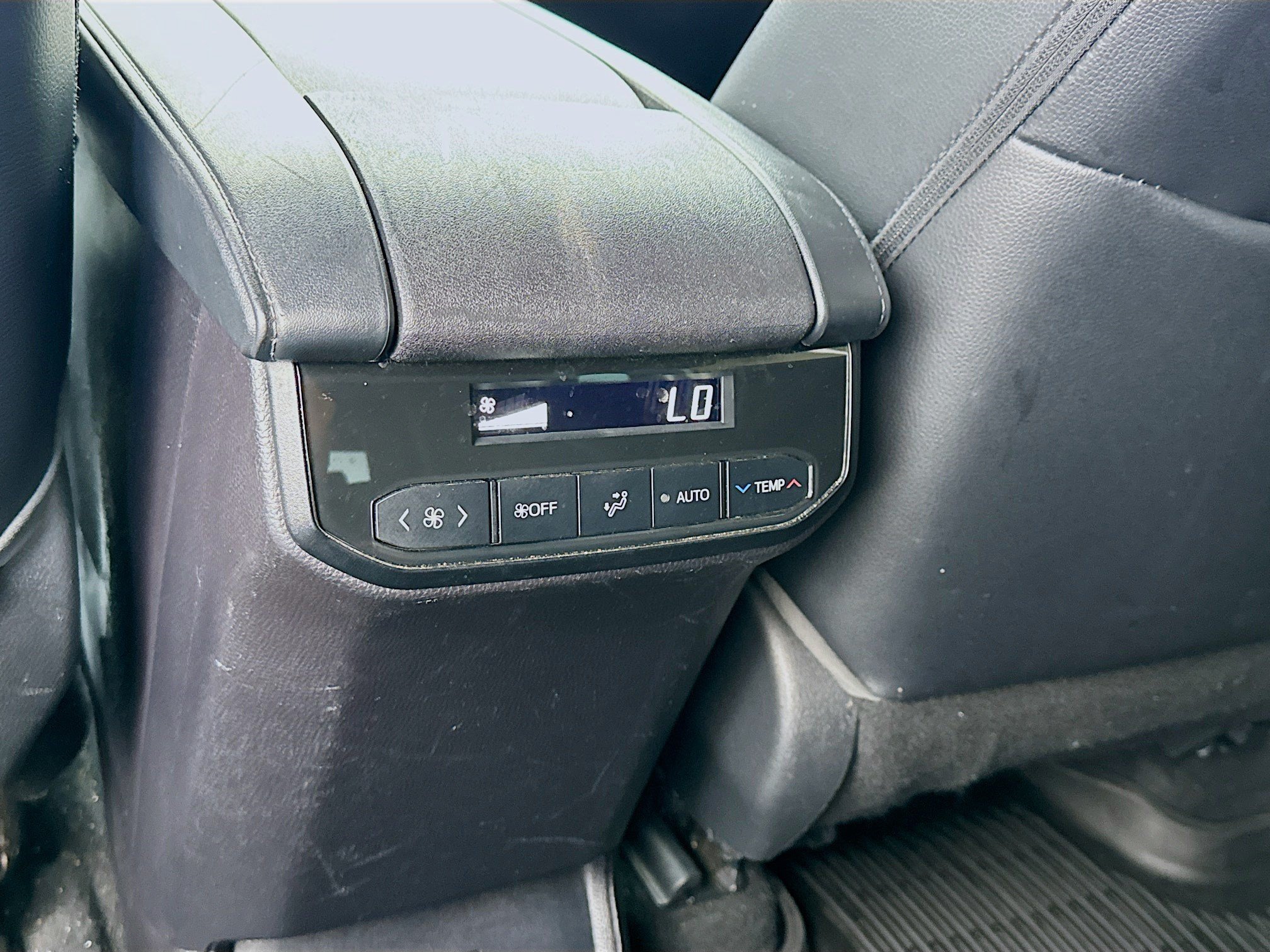 Used 2022 Toyota Highlander XSE FWD image 17