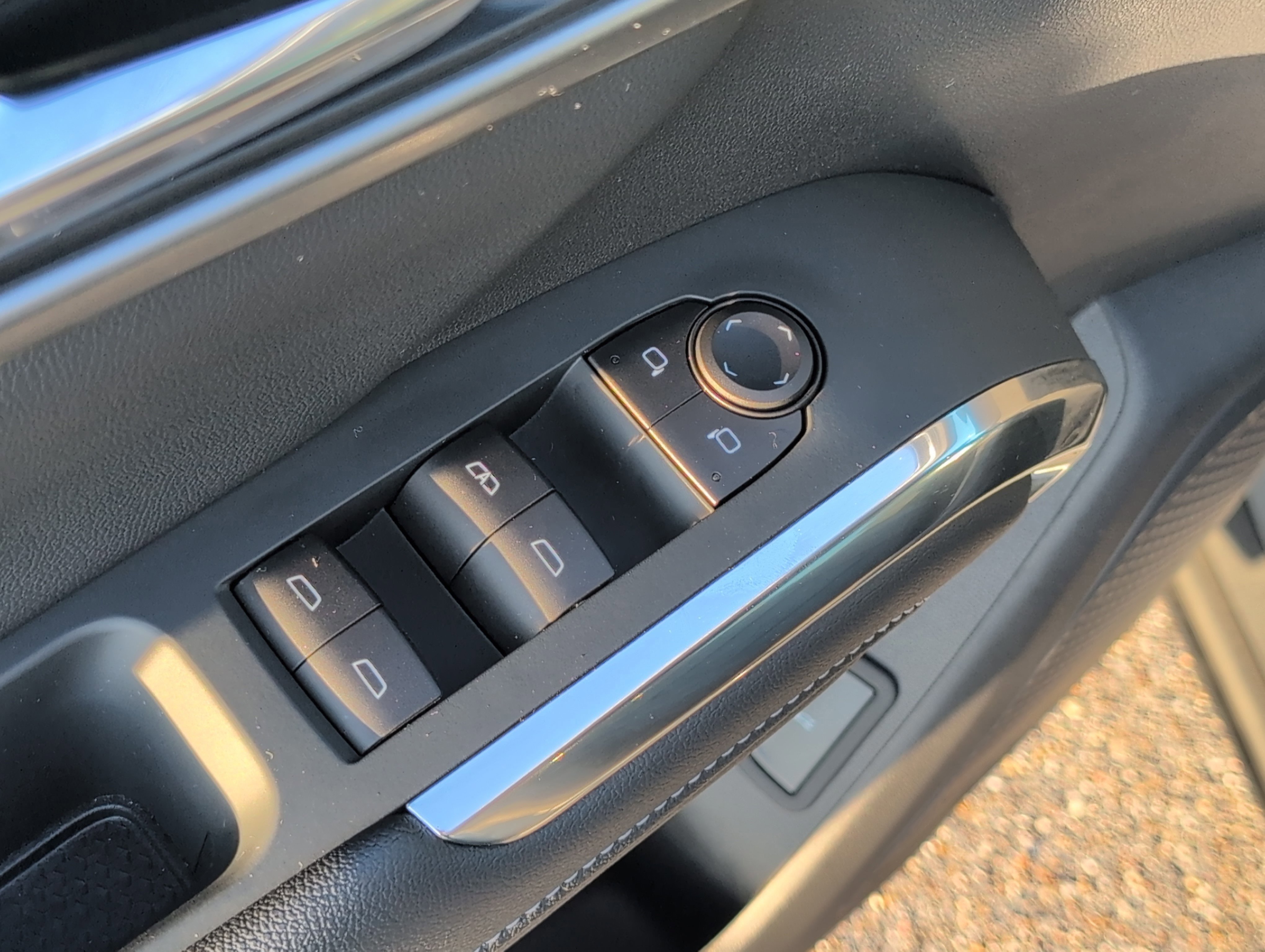 Used 2025 Chevrolet Traverse LT image 12