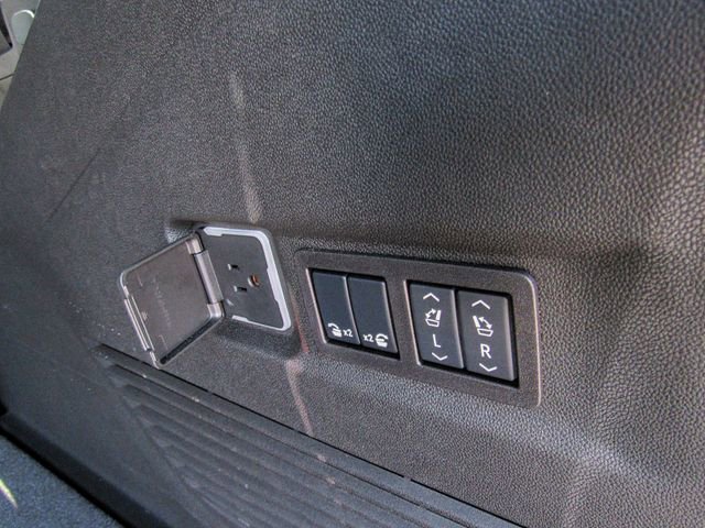 New 2025 Chevrolet Suburban Premier image 16