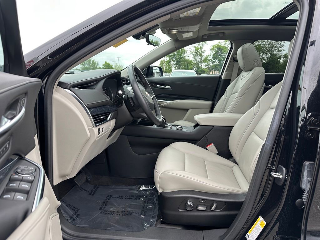Used 2023 Cadillac XT4 Premium Luxury w/ Enhanced Visibility Package AWD/4WD image 23