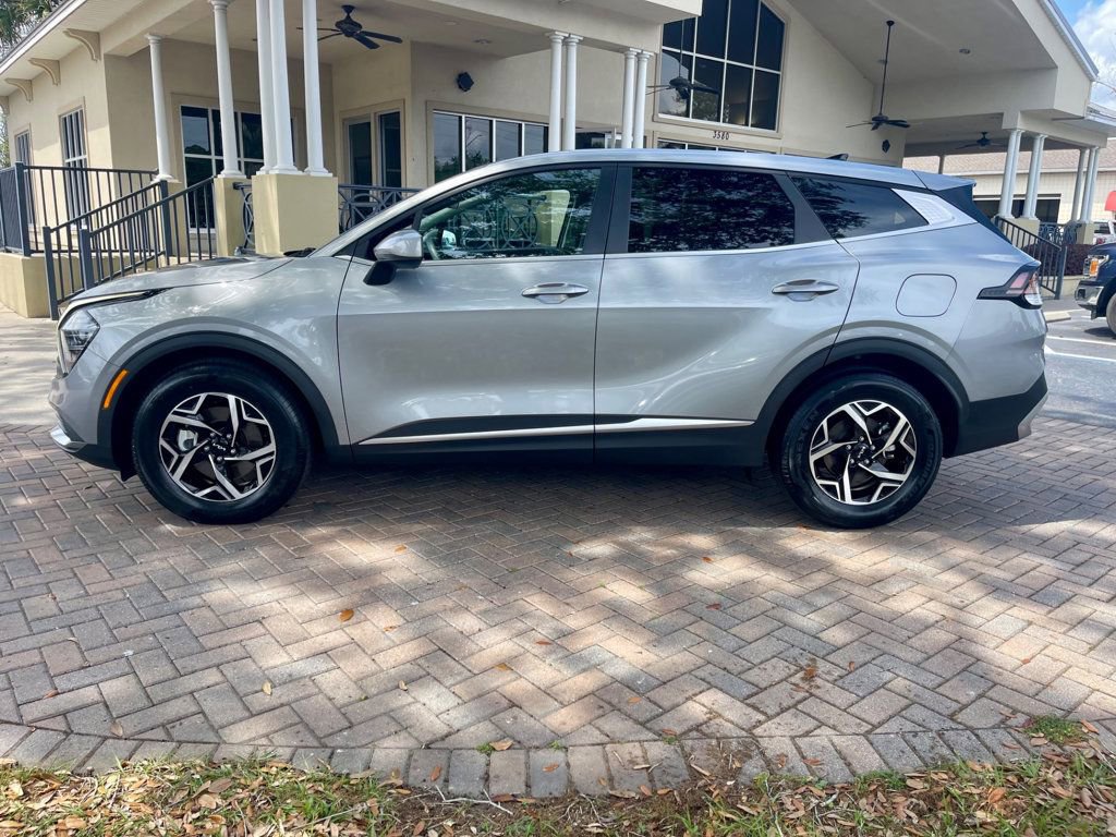 Used 2025 Kia Sportage LX FWD image 2