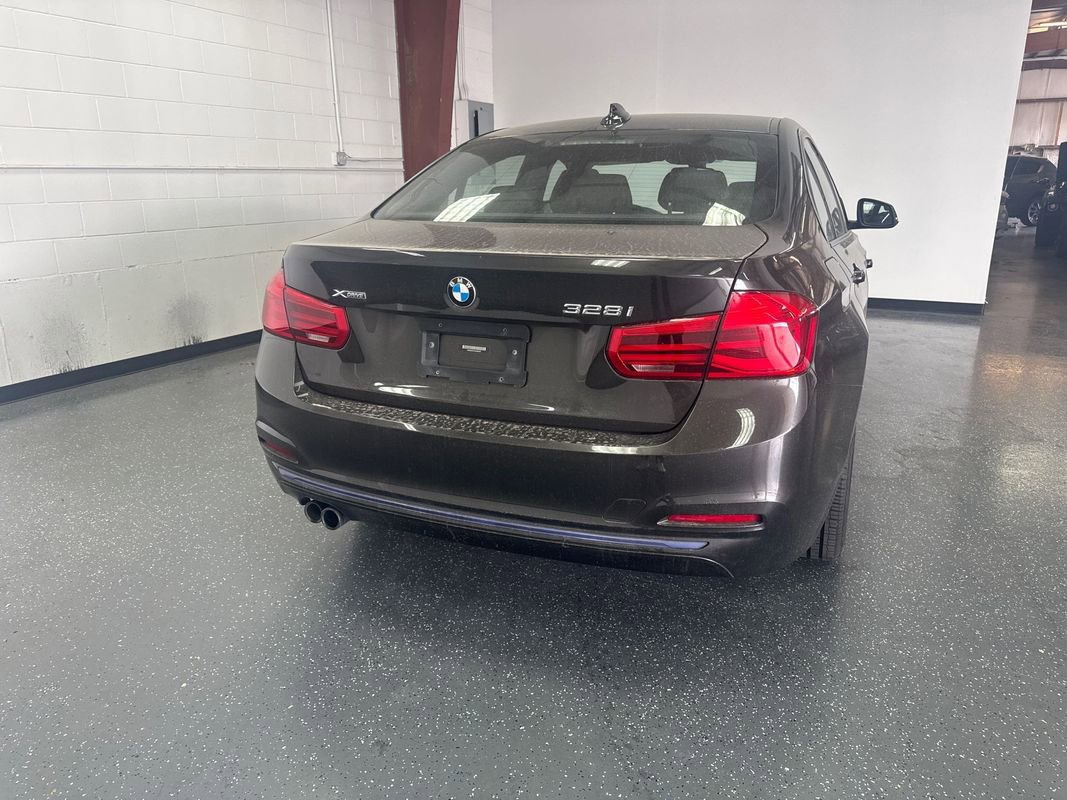 Used 2016 BMW 328i xDrive Sedan AWD/4WD image 4