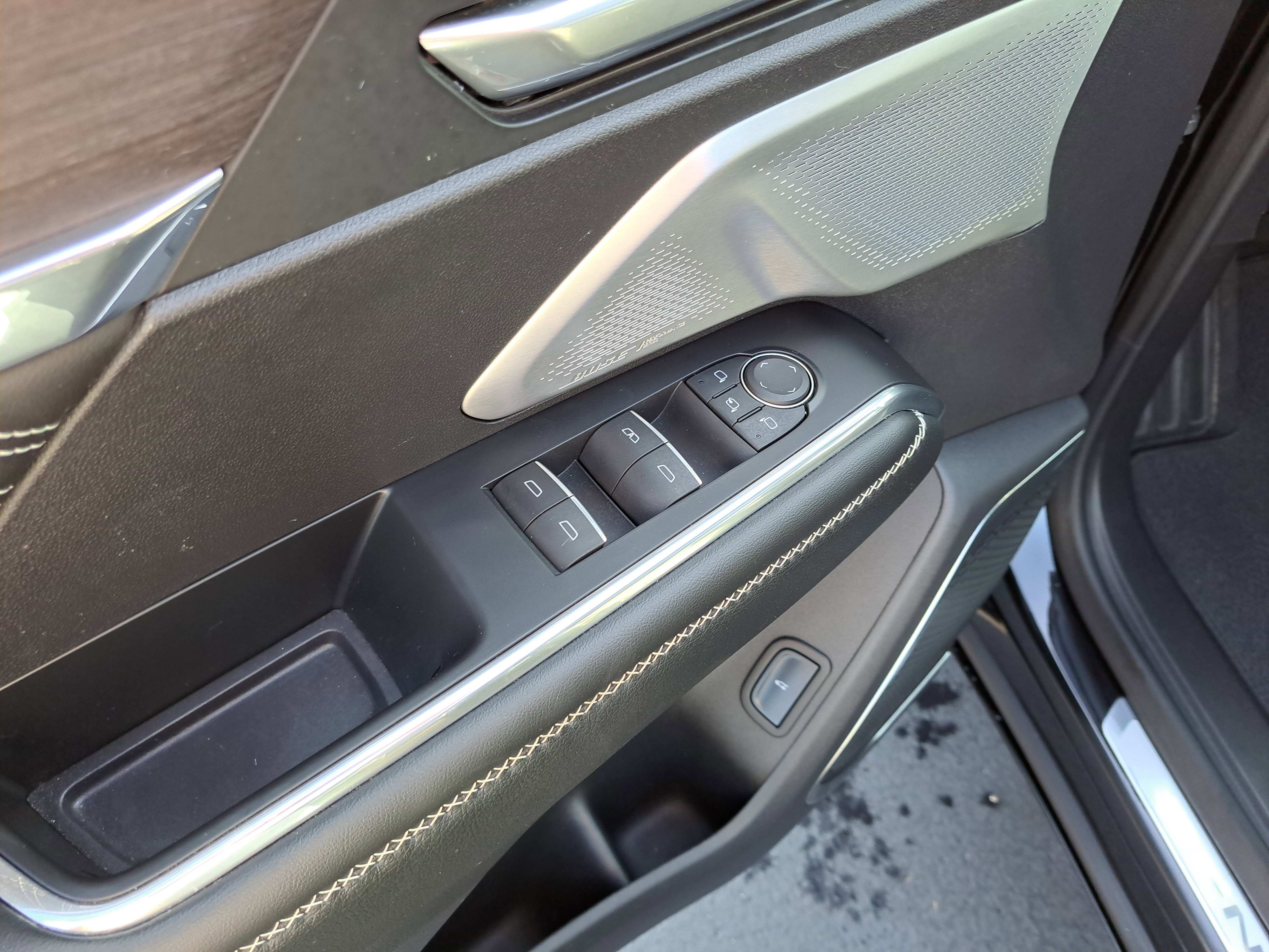 Certified 2024 GMC Acadia Denali w/ Super Cruise Package image 14