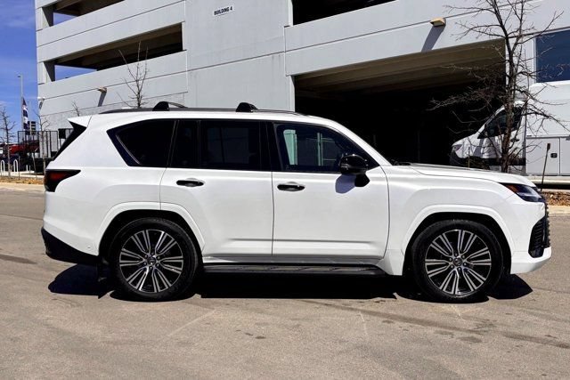 Used 2026 Lexus LX 700h Luxury w/ Appearance Package AWD/4WD image 4