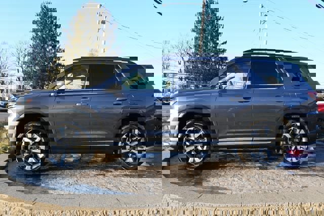 Used 2025 Honda Pilot Touring image 8