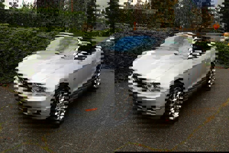 Used 2010 Ford Mustang Premium image 2