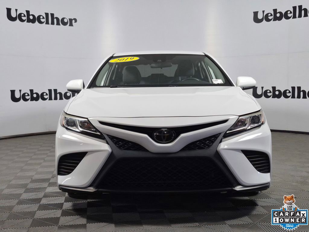 Used 2019 Toyota Camry SE FWD image 2