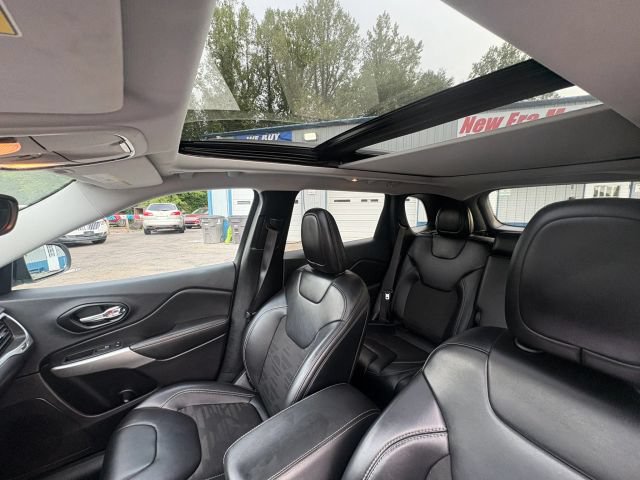 Used 2022 Jeep Cherokee Latitude w/ Sun & Sound Group AWD/4WD image 21