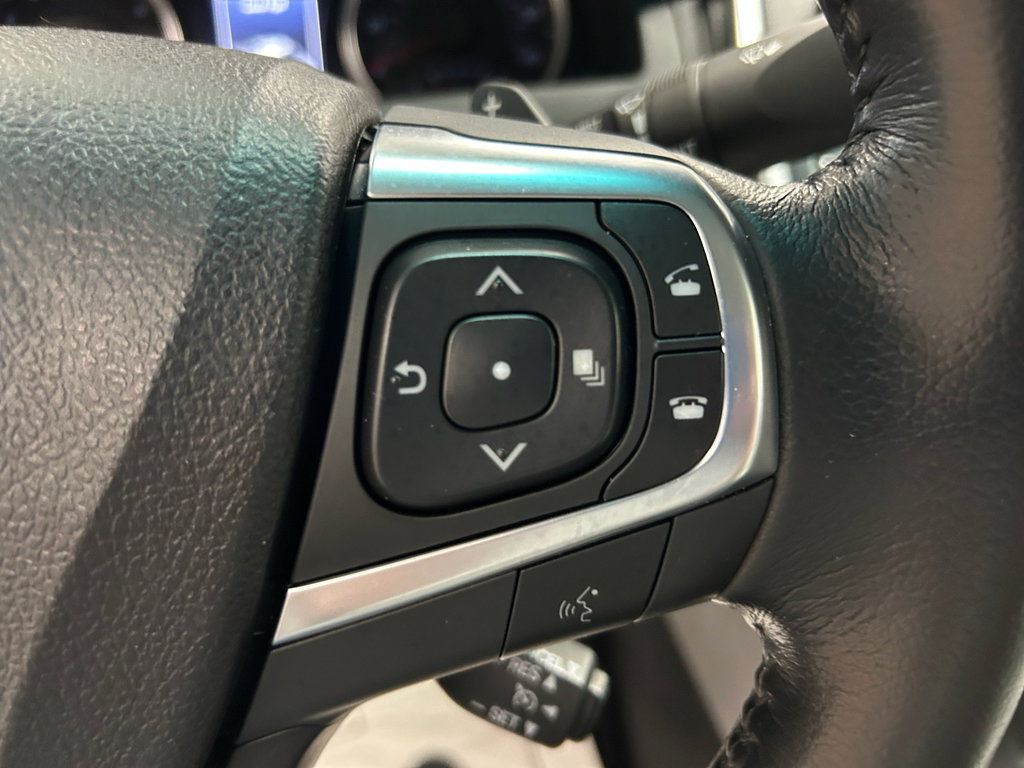 Used 2016 Toyota Camry SE w/ Moonroof Package FWD image 11