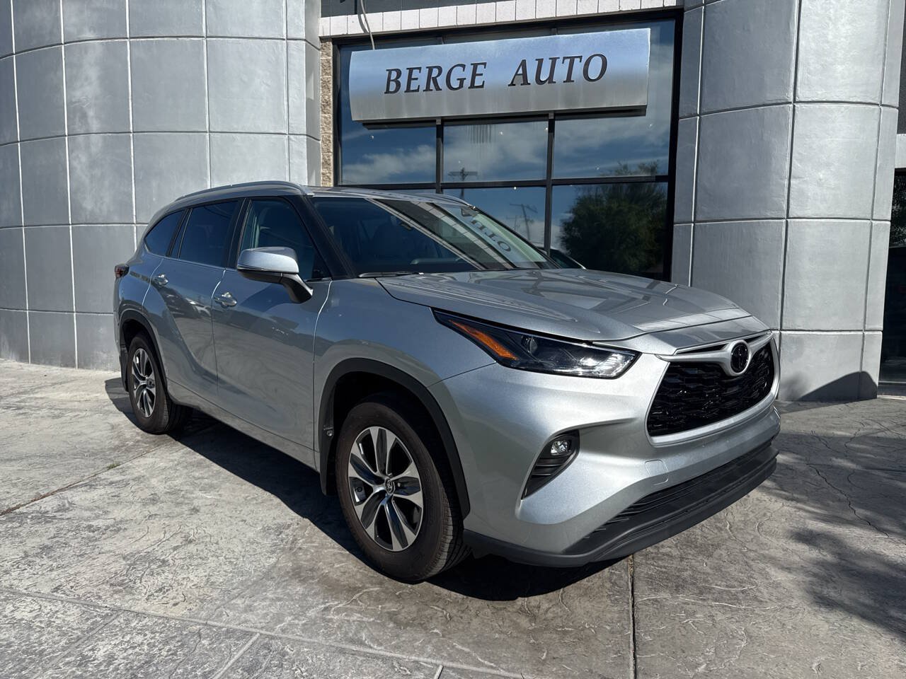 Used 2024 Toyota Highlander XLE