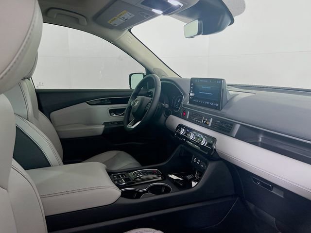 Used 2025 Honda Pilot Touring image 9