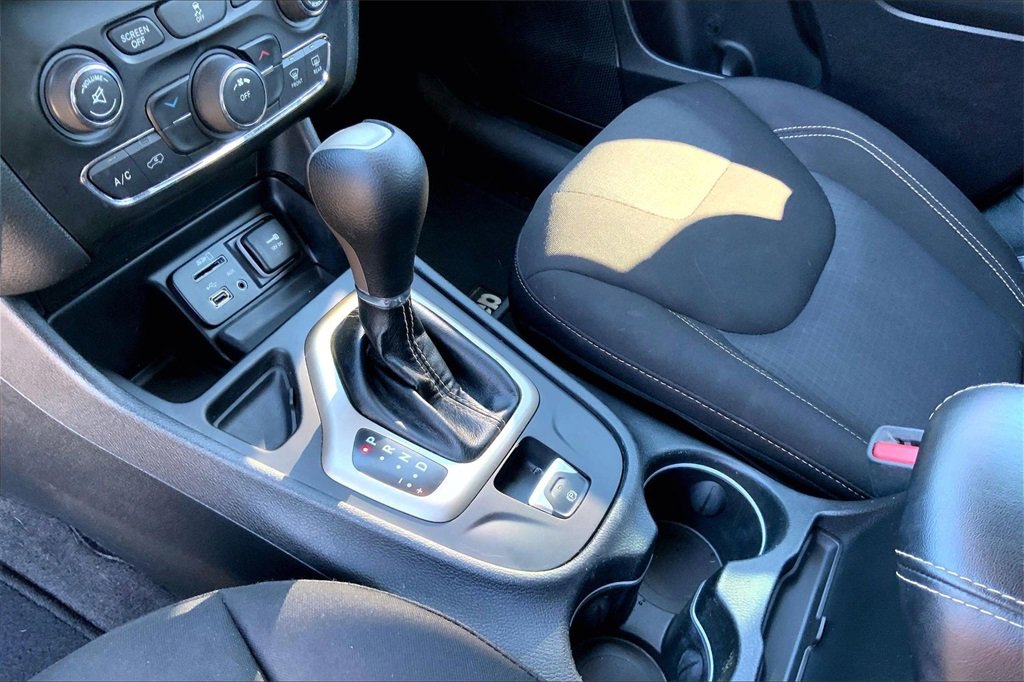Used 2016 Jeep Cherokee Latitude w/ Comfort & Sound Group image 18