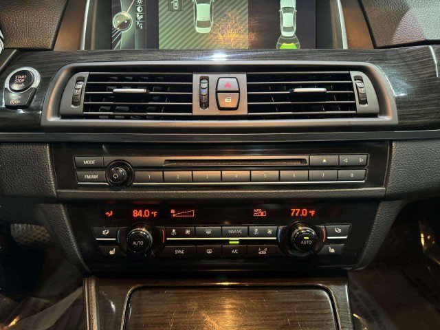 Used 2014 BMW 550i xDrive Sedan AWD/4WD image 27