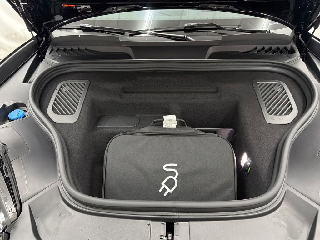 Used 2025 Porsche Macan Turbo Electric AWD/4WD image 31
