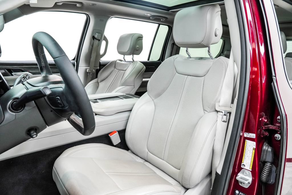 Used 2022 Jeep Wagoneer Series III w/ Premium Group I AWD/4WD image 8
