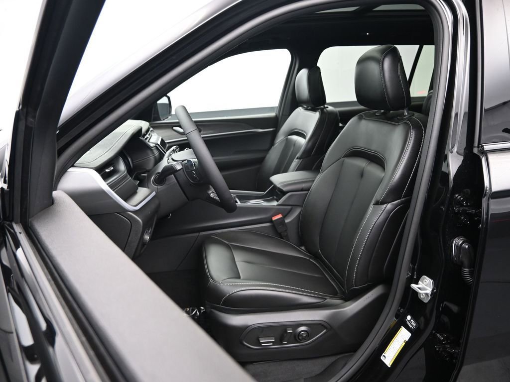 New 2025 Jeep Grand Cherokee L Limited image 21