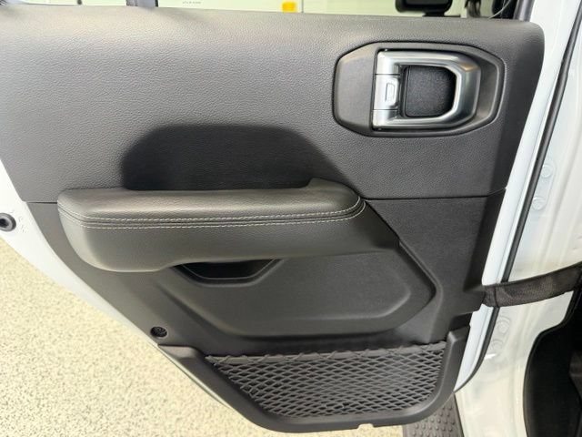 Used 2023 Jeep Wrangler Unlimited Sahara w/ Cold Weather Group AWD/4WD image 25