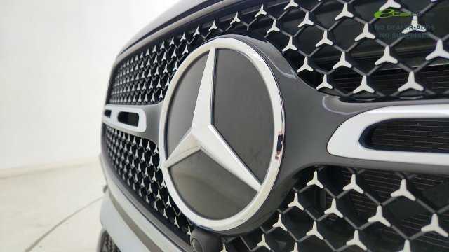 Used 2025 Mercedes-Benz GLC 300 4MATIC image 34
