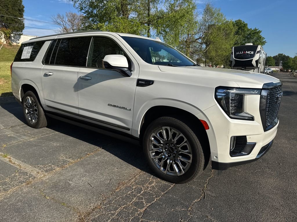 Used 2023 GMC Yukon XL Denali Ultimate AWD/4WD image 1