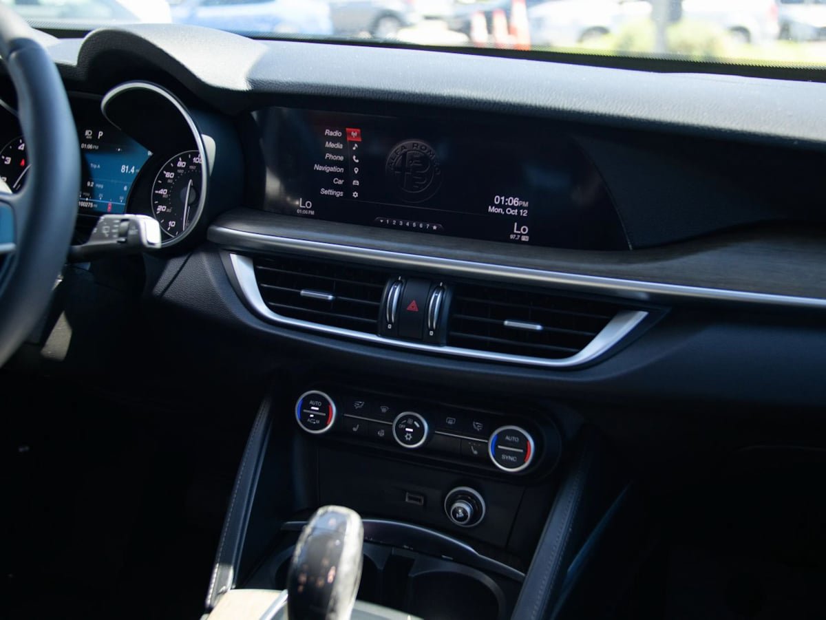 Used 2018 Alfa Romeo Stelvio Ti AWD/4WD image 25