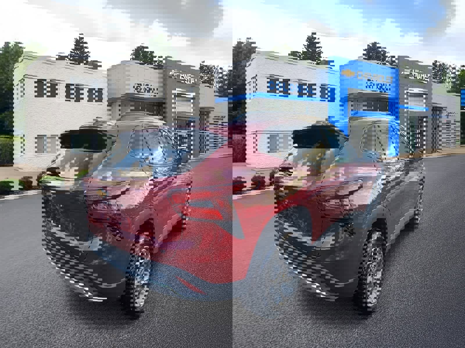 Used 2025 Chevrolet Trax LT w/ LT Convenience Package image 4