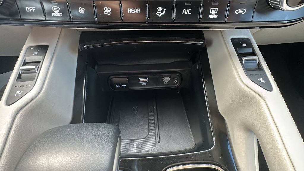 Used 2025 Kia Telluride EX w/ EX Captain's Chair Package image 28
