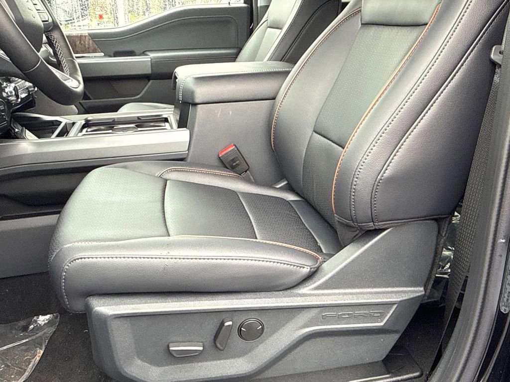 New 2026 Ford F250 Lariat w/ Black Appearance Package image 9