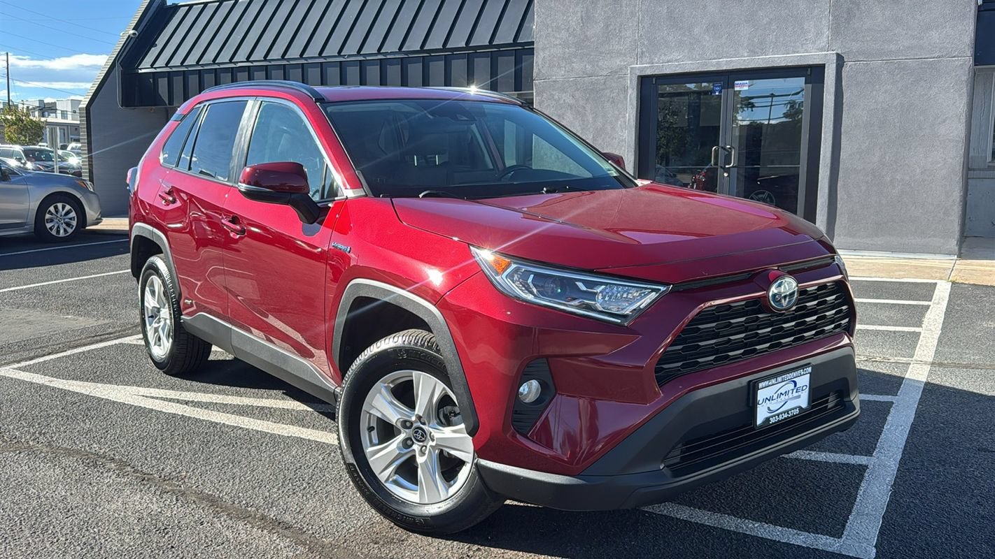 Used 2021 Toyota RAV4 XLE w/ Convenience Package AWD/4WD image 1