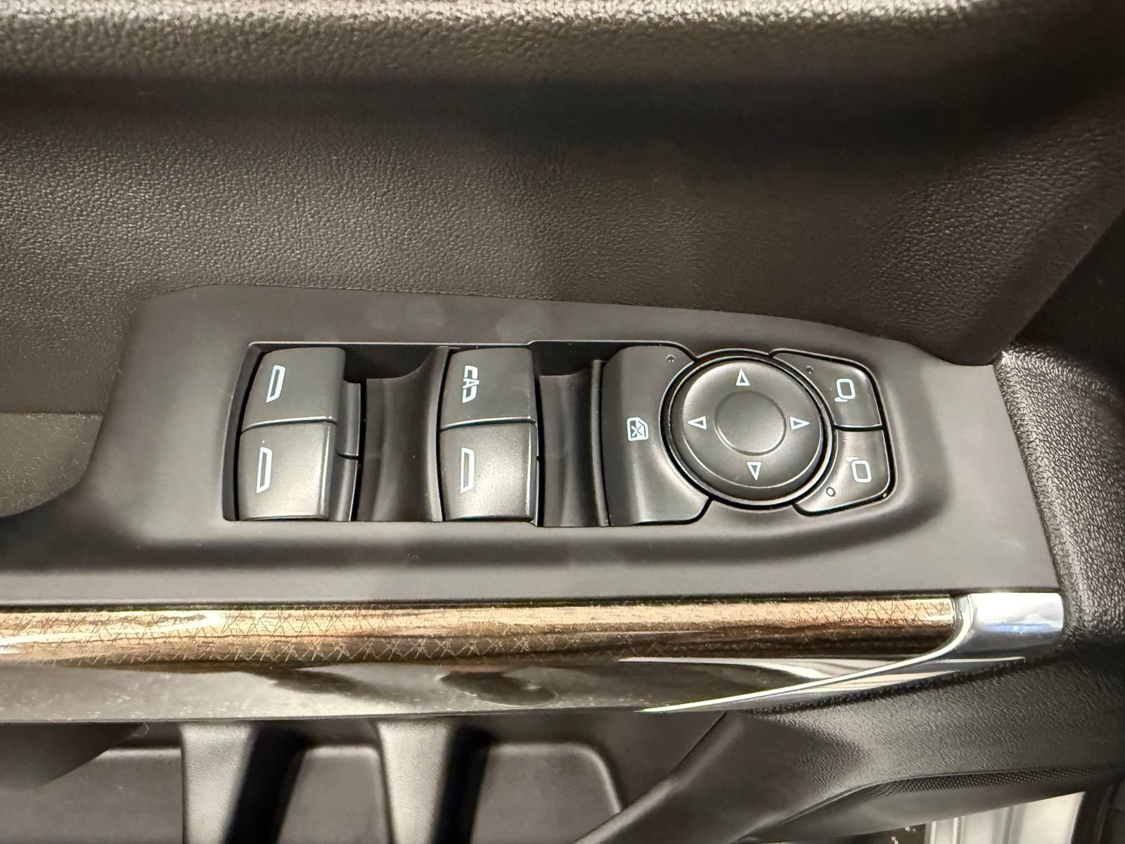 Used 2022 Chevrolet Silverado 1500 LT Trail Boss w/ Bed Protection Package AWD/4WD image 10