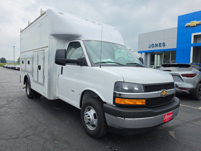New 2026 Chevrolet Express 3500 RWD image 7