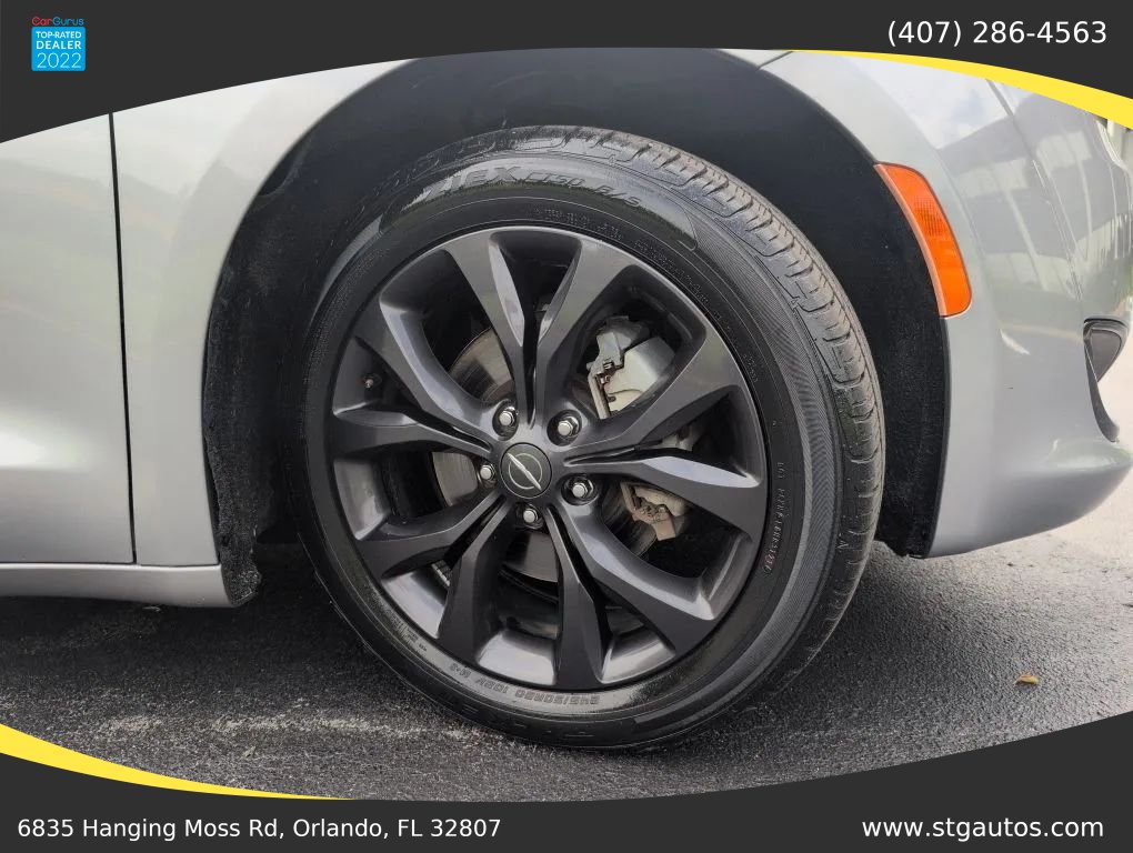 Used 2020 Chrysler Pacifica Touring-L w/ S Appearance Package FWD image 29