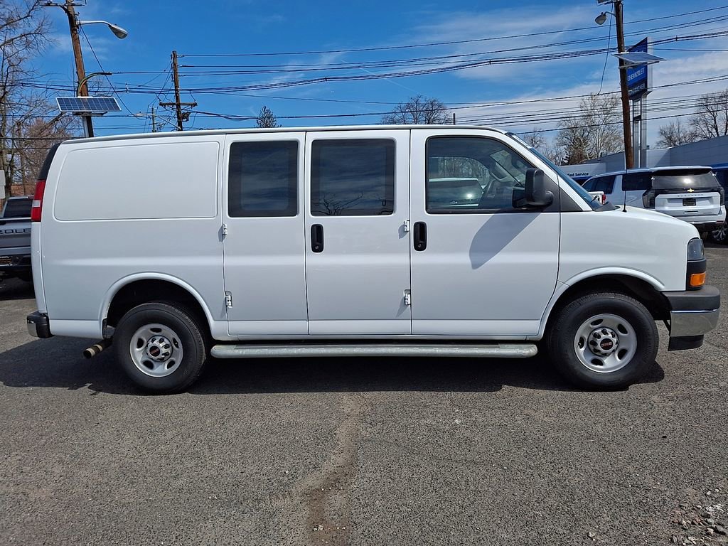 Used 2024 GMC Savana 2500 w/ Driver Convenience Package image 9