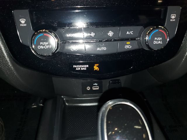 Used 2019 Nissan Rogue SV AWD/4WD image 18