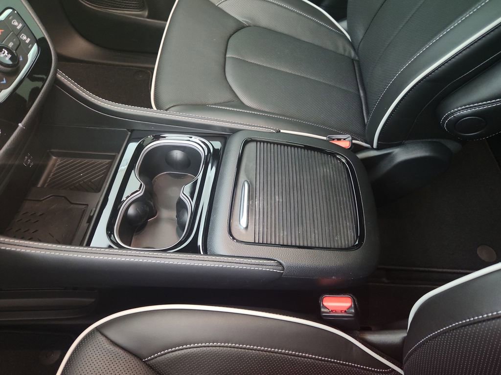 New 2026 Chrysler Pacifica Limited image 30