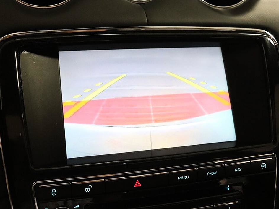 Used 2015 Jaguar XJ L Portfolio RWD image 31