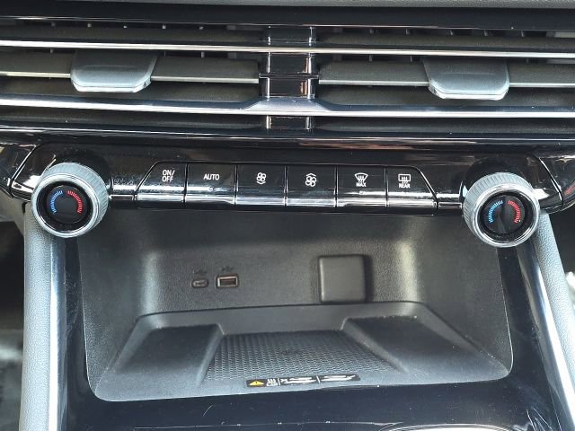 Used 2024 Chevrolet Traverse Z71 image 39