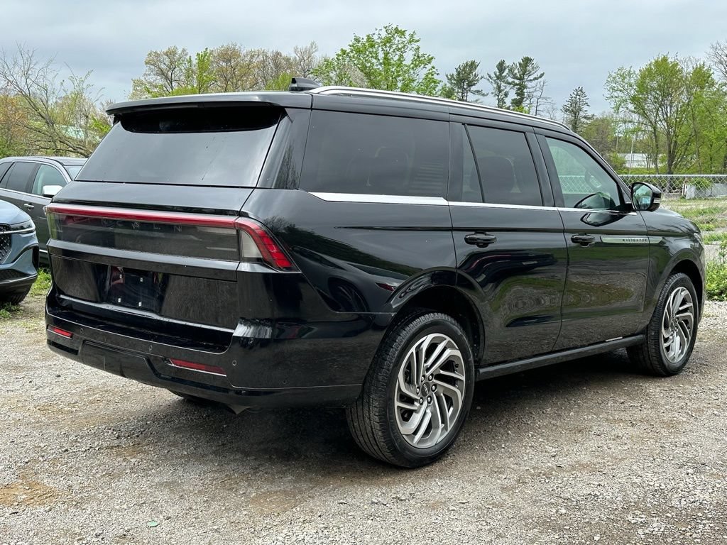 New 2025 Lincoln Navigator Reserve AWD/4WD image 31