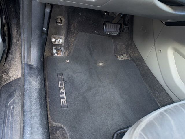 Used 2015 Kia Forte LX image 9