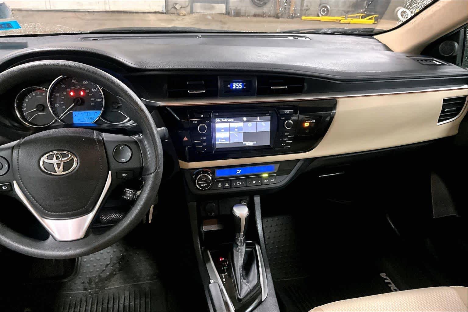 Used 2016 Toyota Corolla LE FWD image 7