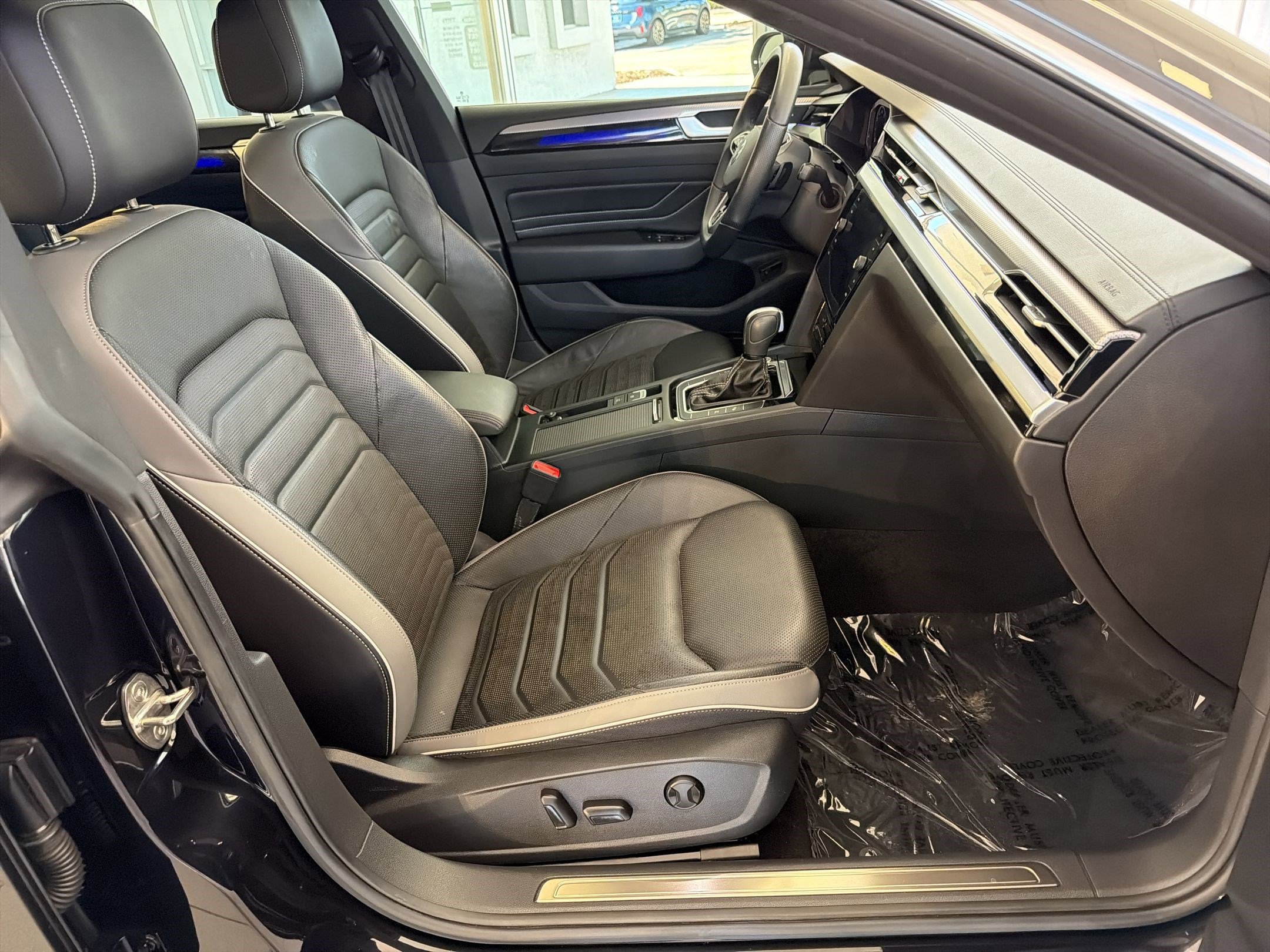 Used 2023 Volkswagen Arteon SEL Premium AWD/4WD image 31
