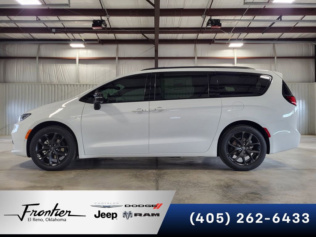 New 2026 Chrysler Pacifica Select w/ S Appearance Package