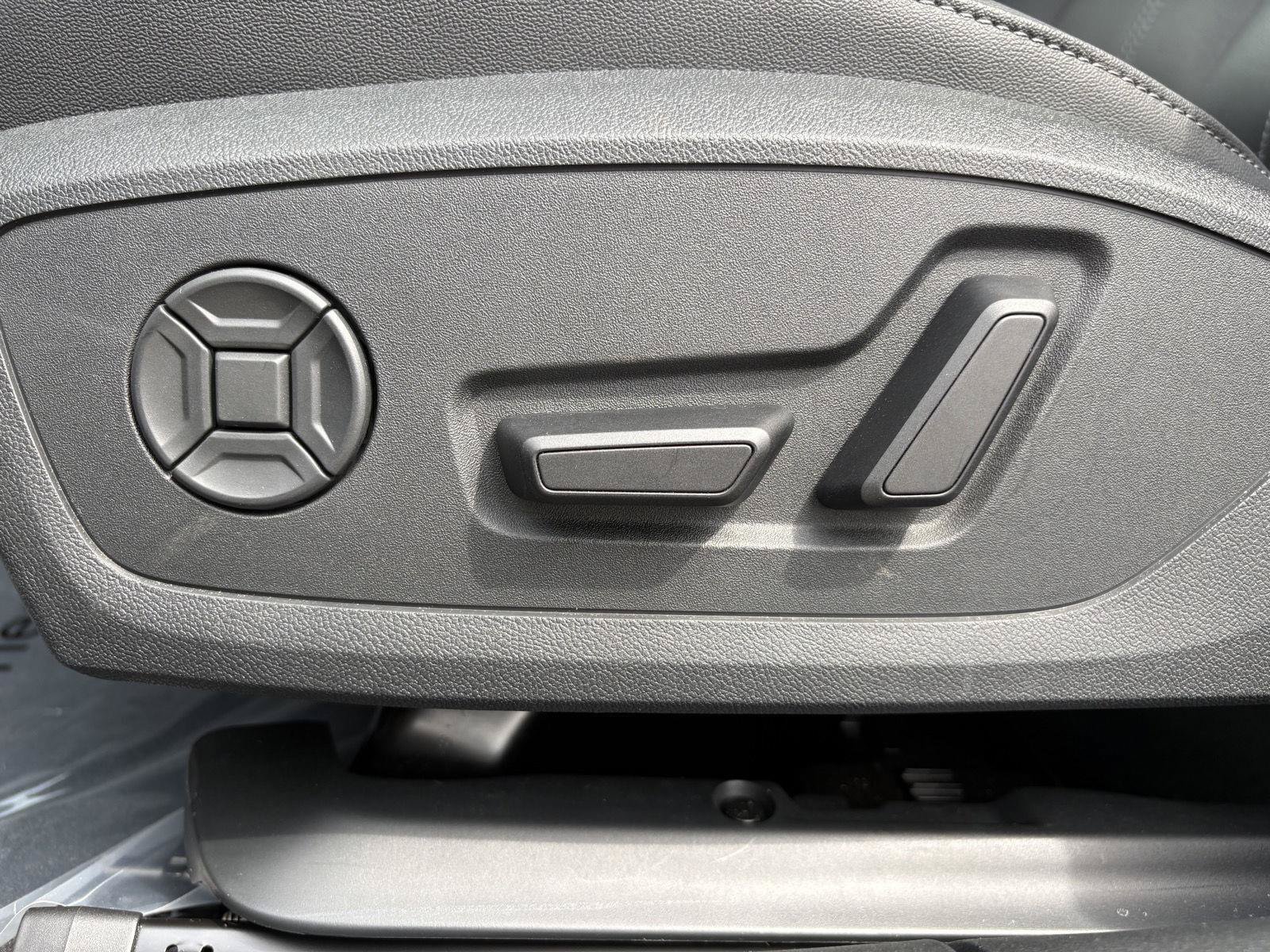 Used 2025 Audi A5 2.0T Premium Plus w/ Premium Plus AWD/4WD image 9