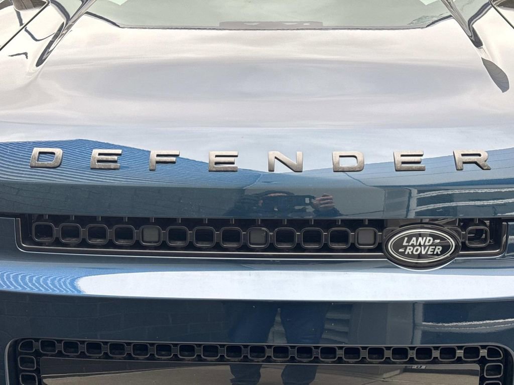 New 2026 Land Rover Defender 110 image 9