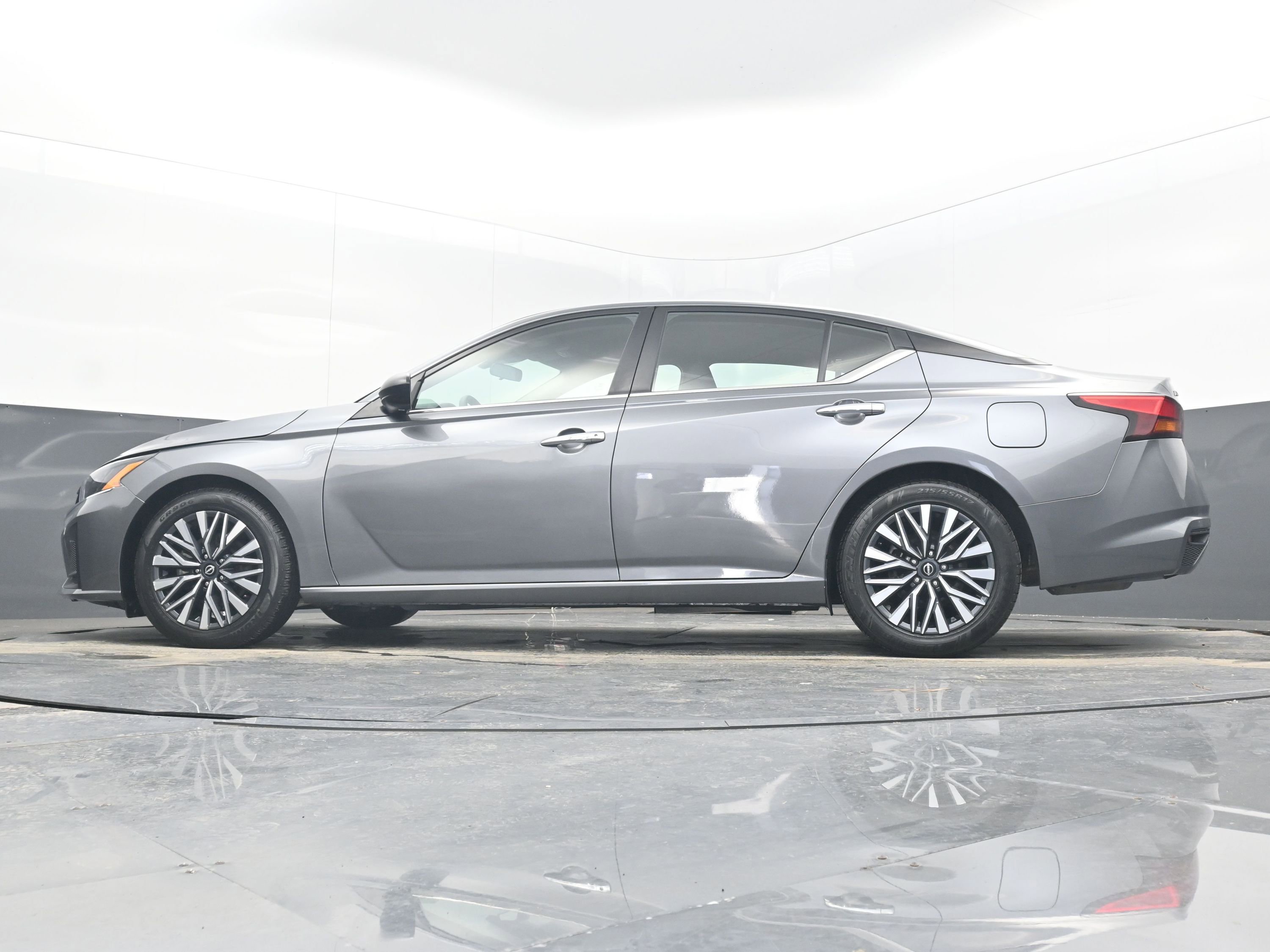 Used 2024 Nissan Altima 2.5 SV image 24