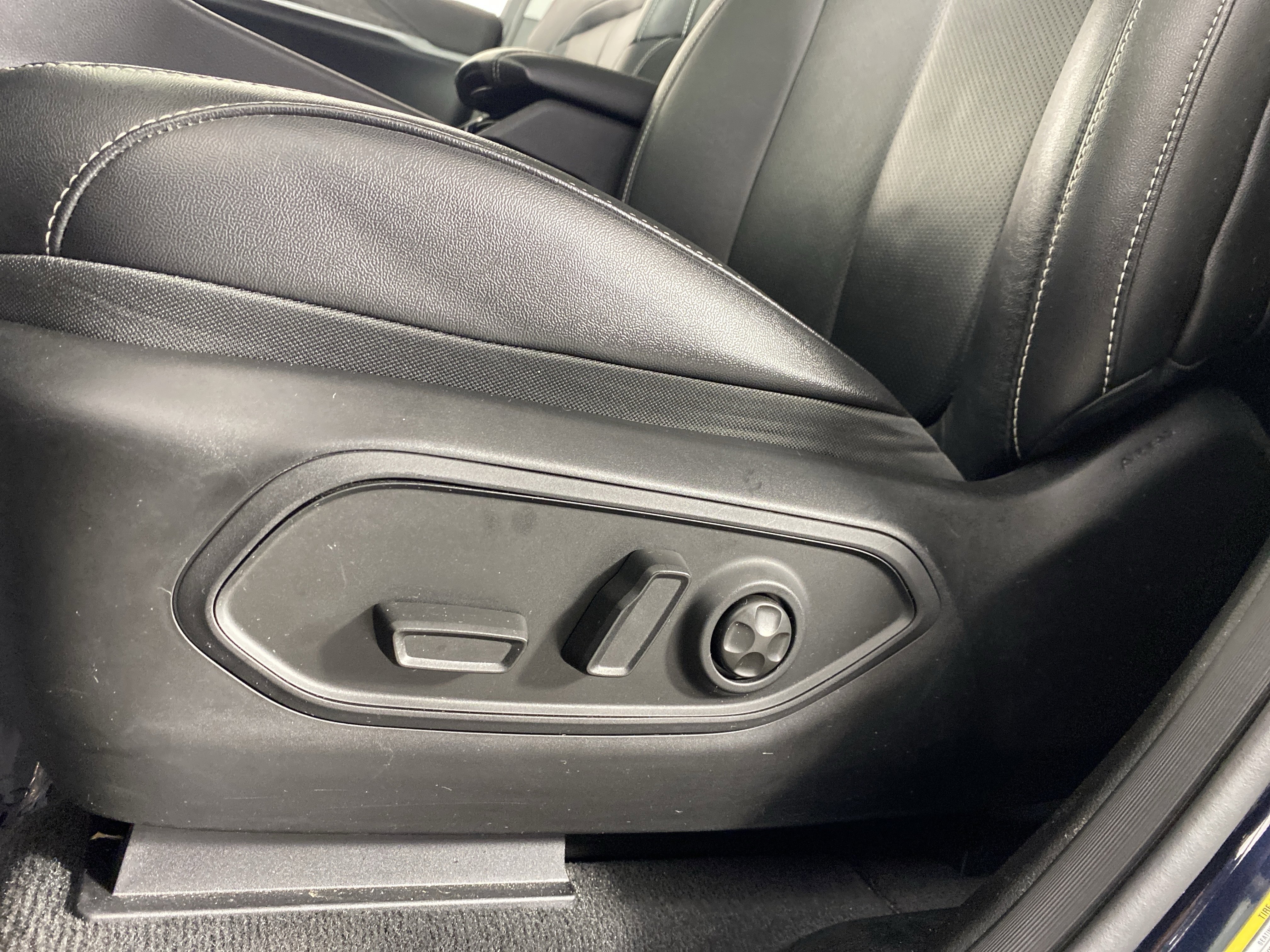 Used 2022 Jeep Grand Cherokee Limited 4xe w/ Luxury Tech Group II image 19