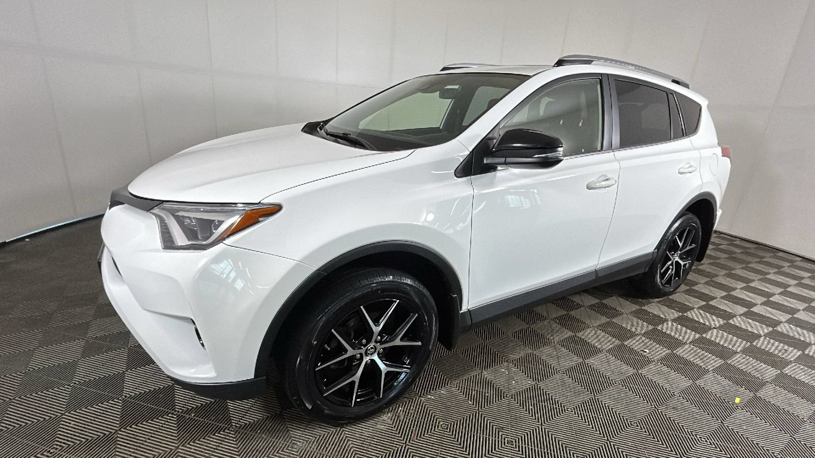 Used 2018 Toyota RAV4 SE w/ Power Extra Value Package AWD/4WD image 8